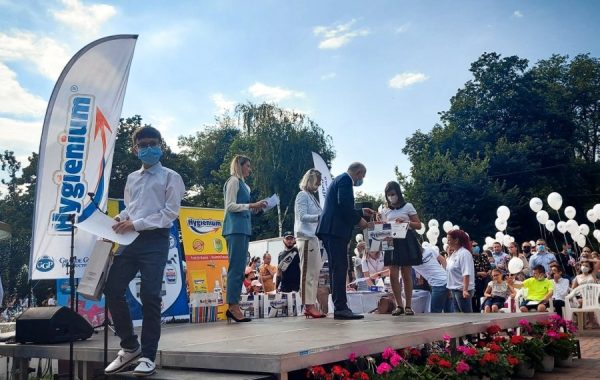 650 de elevi de nota 10, premiați pentru rezultatele excelente